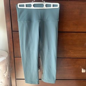 Teal cropped lululemon leggings good condition